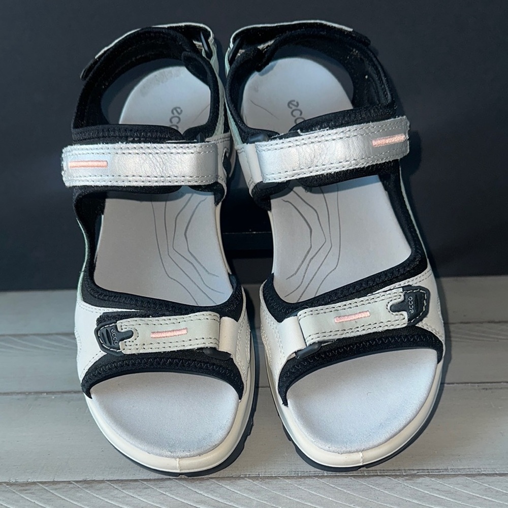 Ecco‎ Black and White Adjustable Sandals for Everyday Comfort